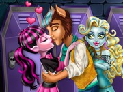 Draculaura First Kiss
