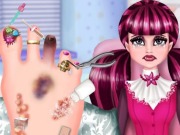 Draculaura Foot Doctor