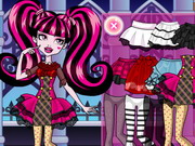 Draculaura In The Castle