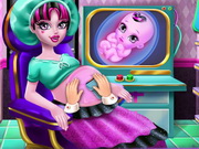 Draculaura Pregnant Check-up