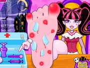 Monster High Draculaura Foot Doctor